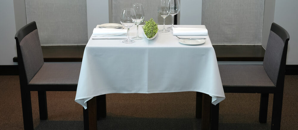 Dining Room Table Linens / Dining Room Tablecloth Layjao : Every great host needs an equally great dining room table.